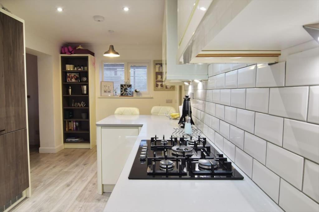Mikes At Menai - Stylish & Spacious 3 Bed House In Menai Bridge. エクステリア 写真