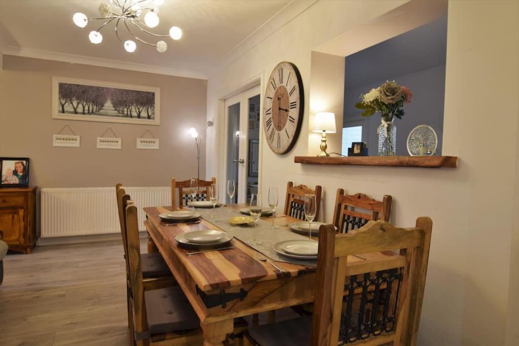 Mikes At Menai - Stylish & Spacious 3 Bed House In Menai Bridge. エクステリア 写真