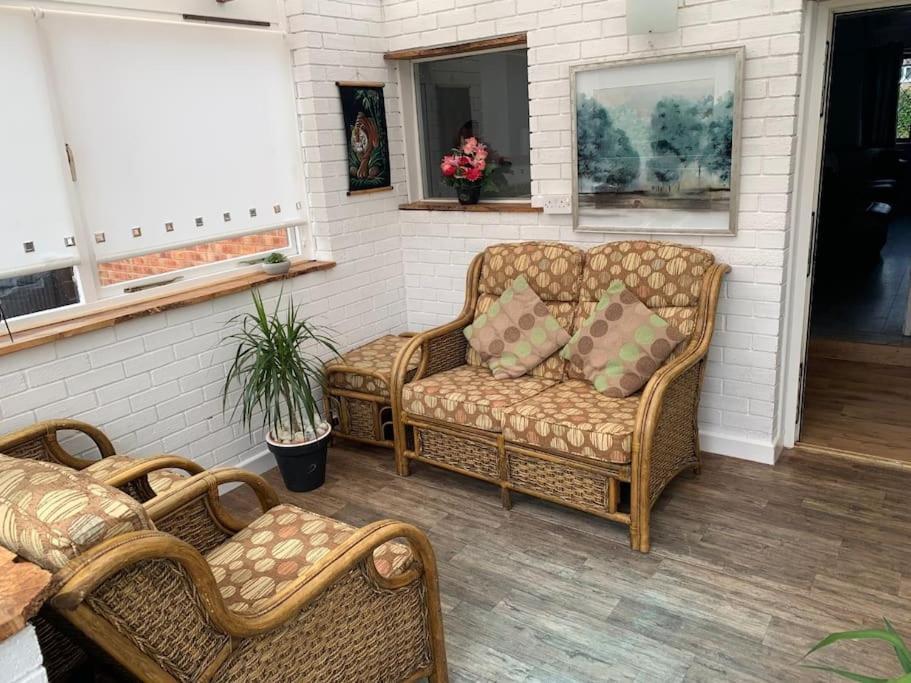 Mikes At Menai - Stylish & Spacious 3 Bed House In Menai Bridge. エクステリア 写真