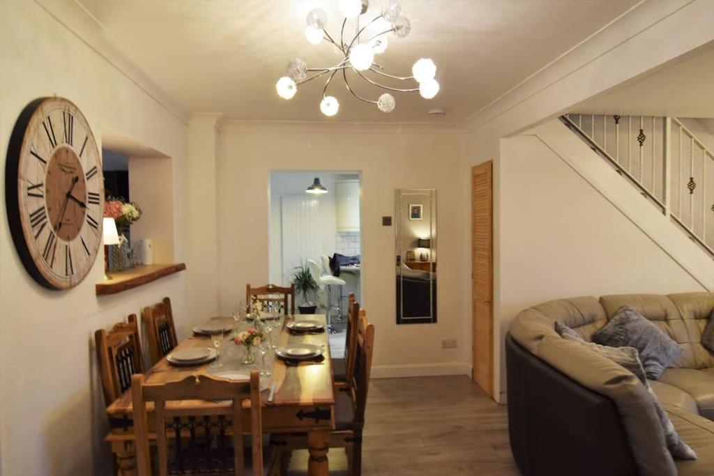 Mikes At Menai - Stylish & Spacious 3 Bed House In Menai Bridge. エクステリア 写真