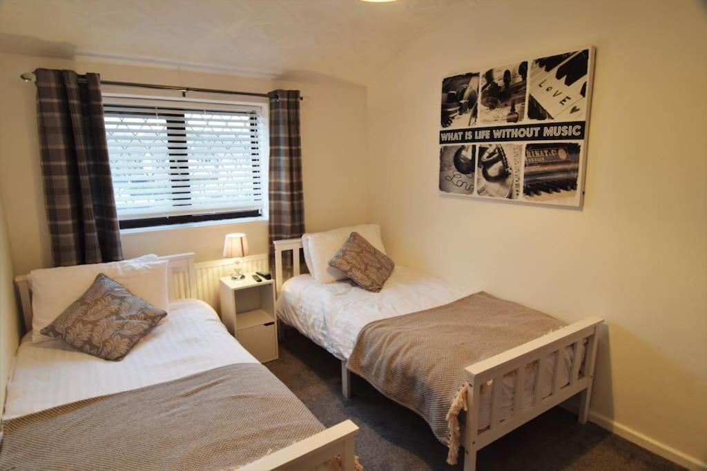 Mikes At Menai - Stylish & Spacious 3 Bed House In Menai Bridge. エクステリア 写真