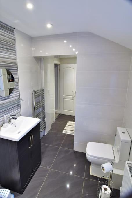 Mikes At Menai - Stylish & Spacious 3 Bed House In Menai Bridge. エクステリア 写真
